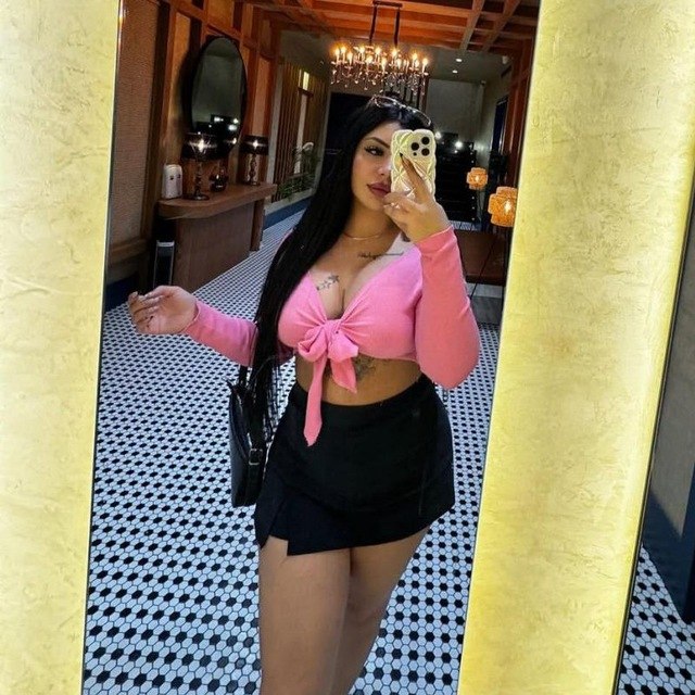 Selam beyler iki kişiyiz 😻 Konum Lefkoşa gönyeli 📌 Ön sevişme var ✅ Sakso var ✅ Anal var ✅ Yerimiz var 🏠 Tek seans…